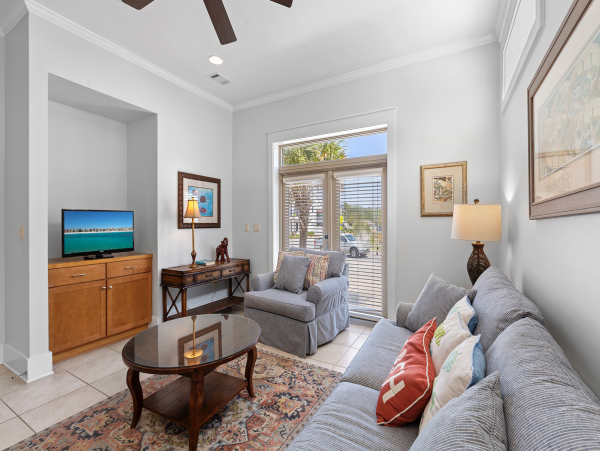 Luxury Beach Vacation Home wit Large Pool & Upscale Decor